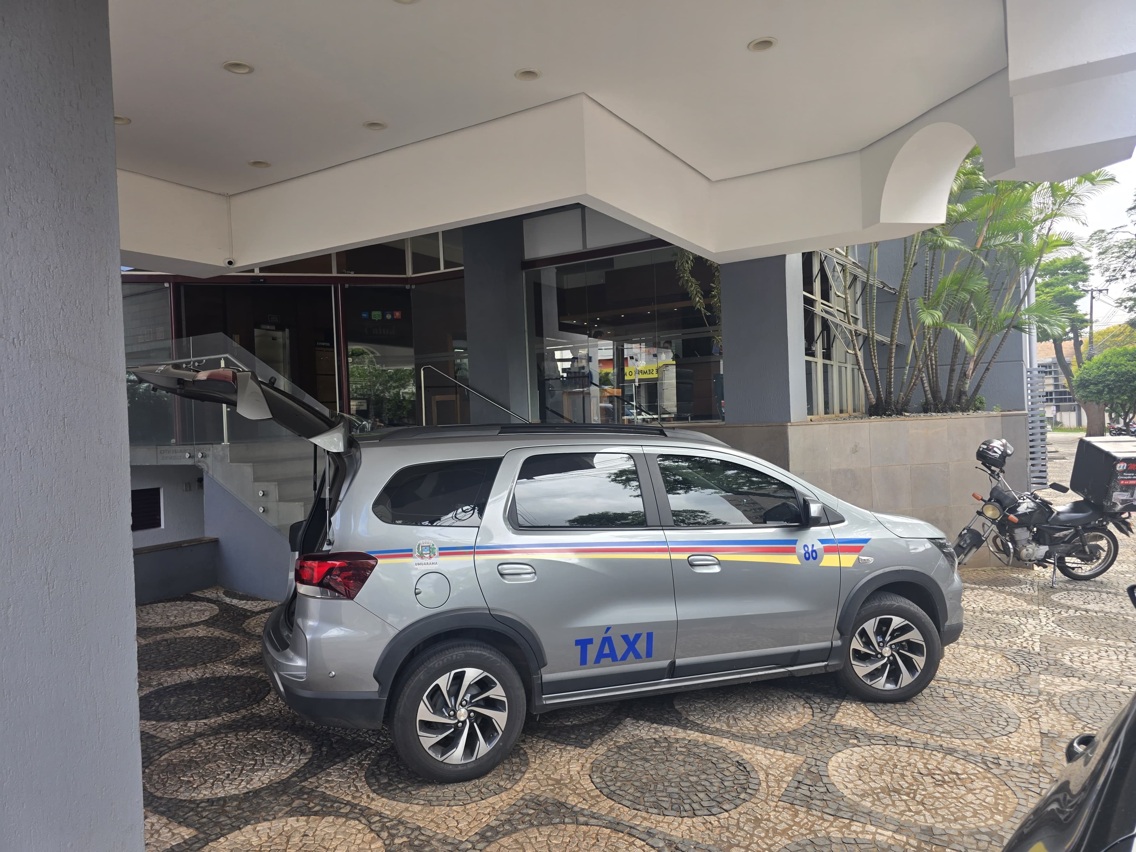 VW Taigun táxi 7 lugares Umuarama nº 86 — Giroto Táxi