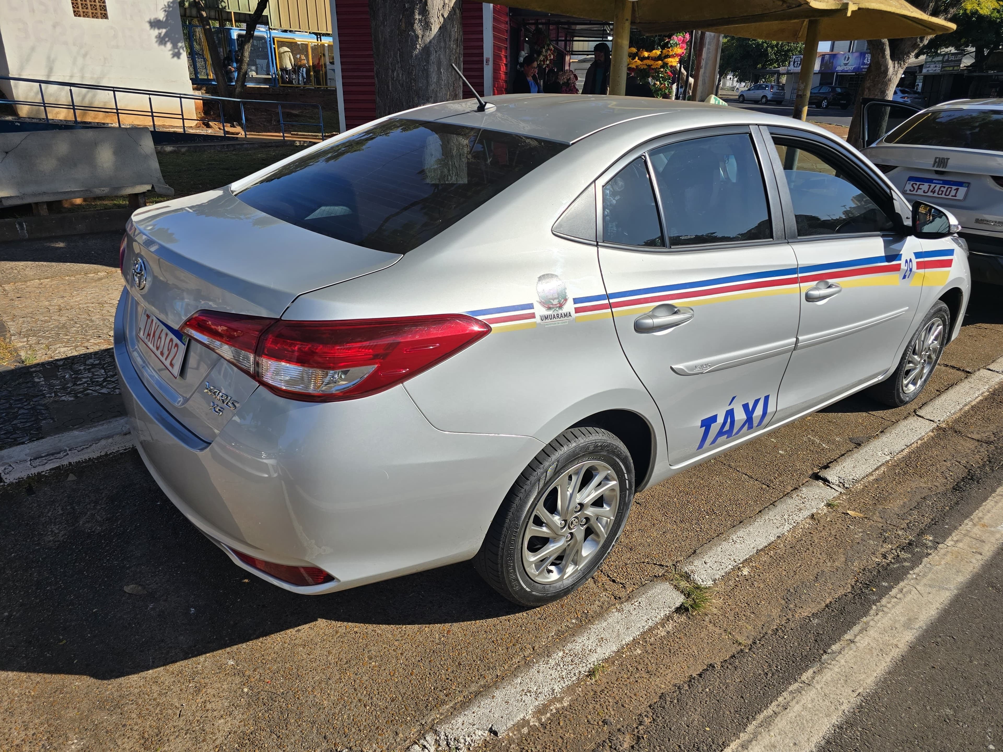 Toyota Yaris táxi frota Umuarama nº 99 — Giroto Táxi