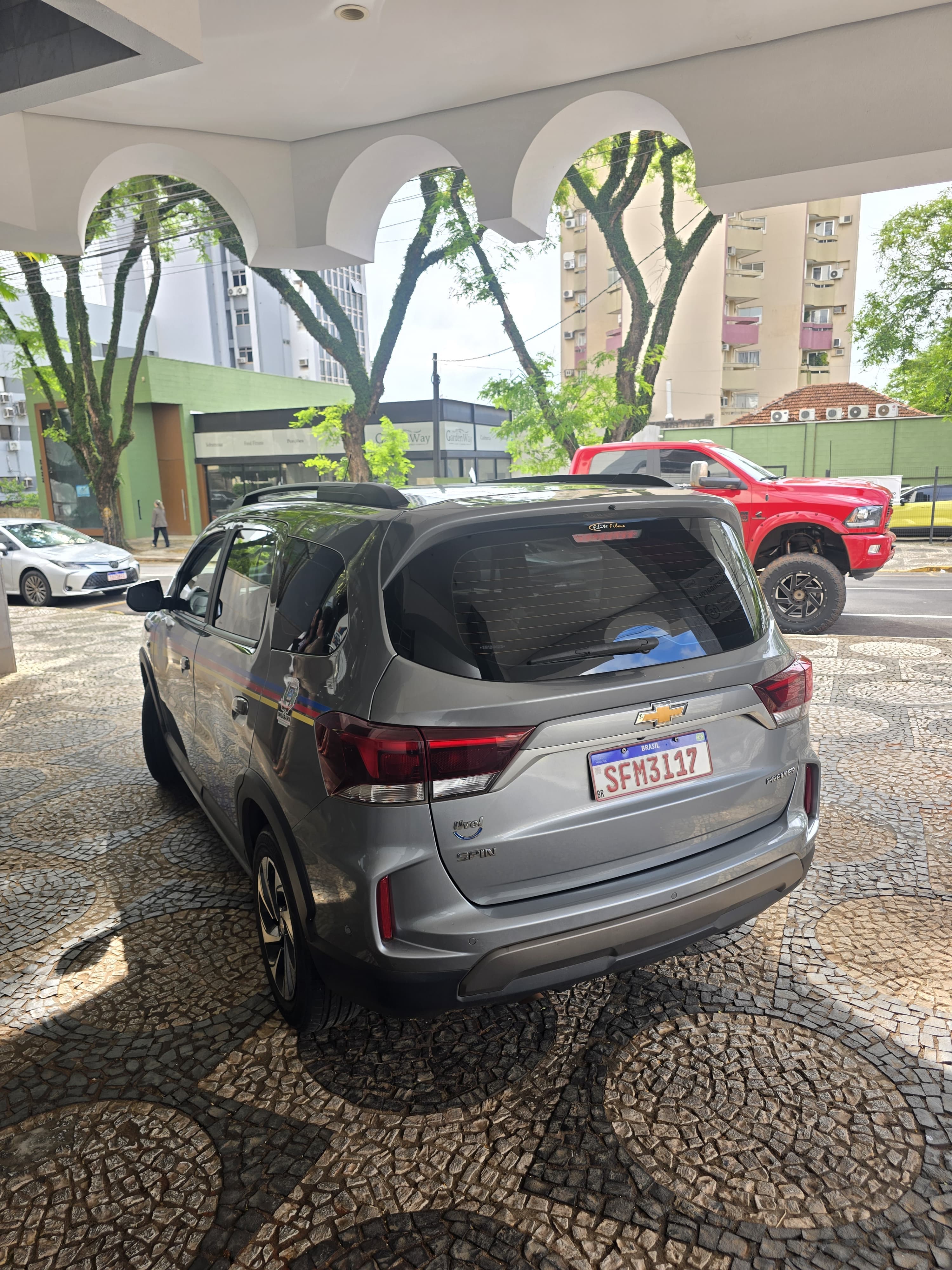 Chevrolet Spin táxi 7 lugares família Umuarama PR — Giroto Táxi