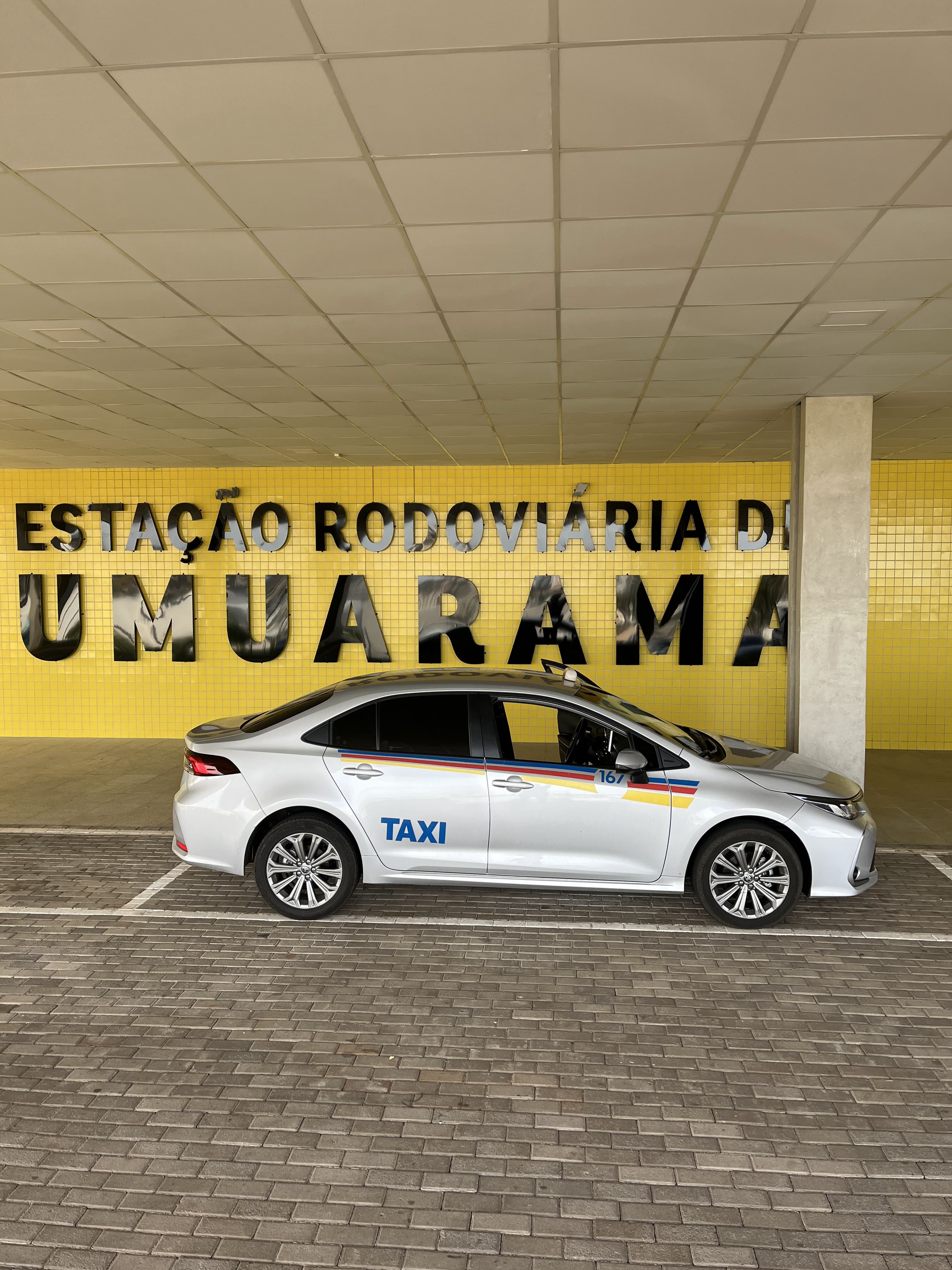 Táxi Corolla na Estação Rodoviária de Umuarama PR — Giroto Táxi 24h